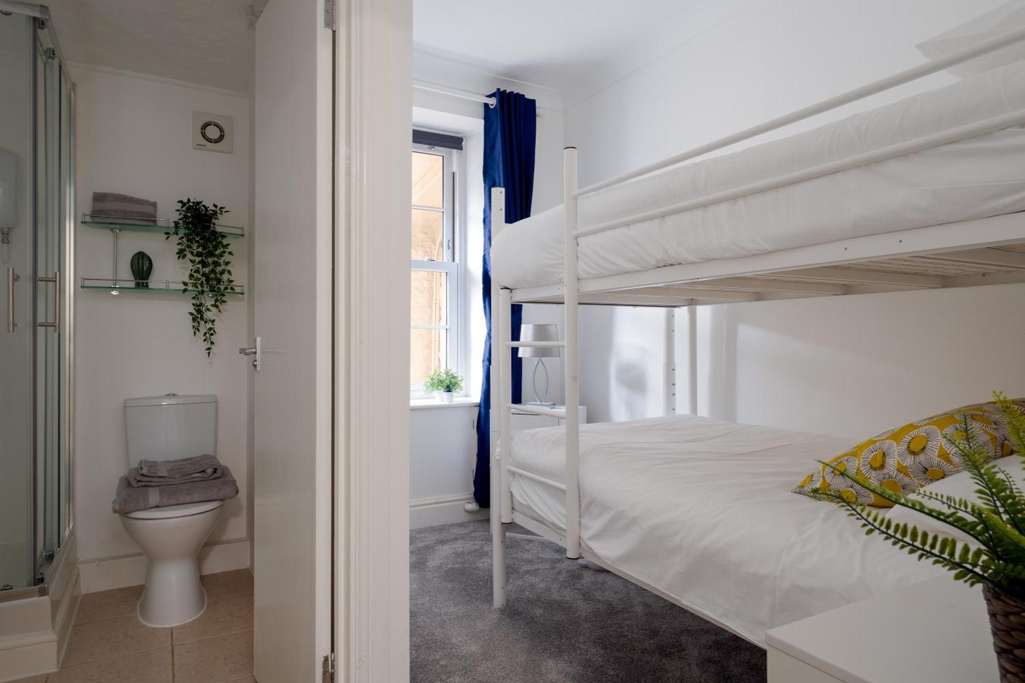 Near Beach, Torquay Heights Modern Apartments, Pet Friendly Værelse billede