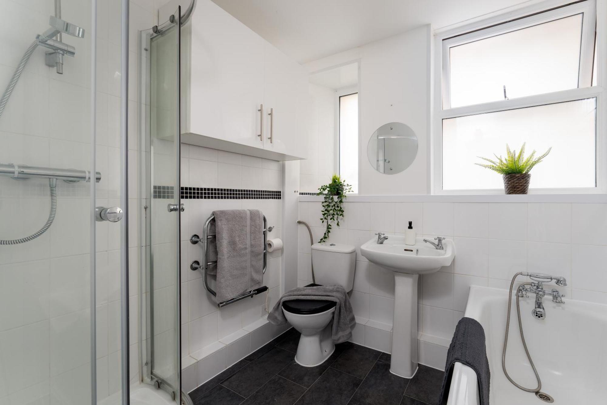 Near Beach, Torquay Heights Modern Apartments, Pet Friendly Værelse billede